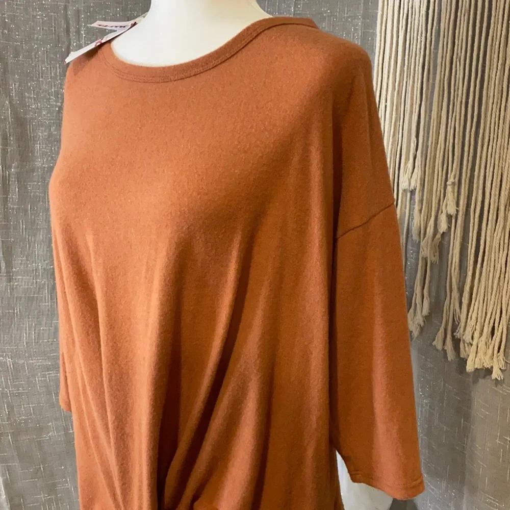 Gyft Sweater - Picture 2 of 5